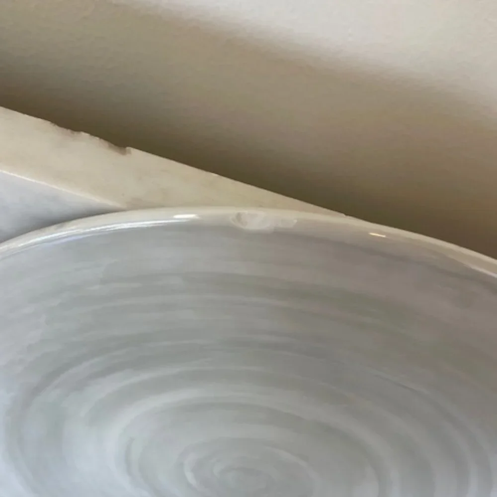 TOMMY BAHAMA Gray Swirl Melamine Dinner Plates (2)